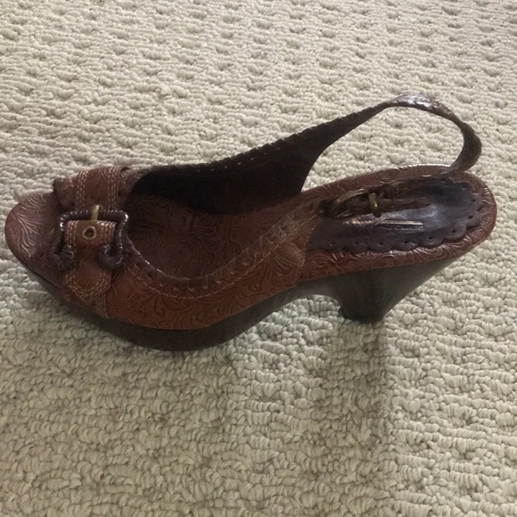 Shoes - Picture 2 of 4